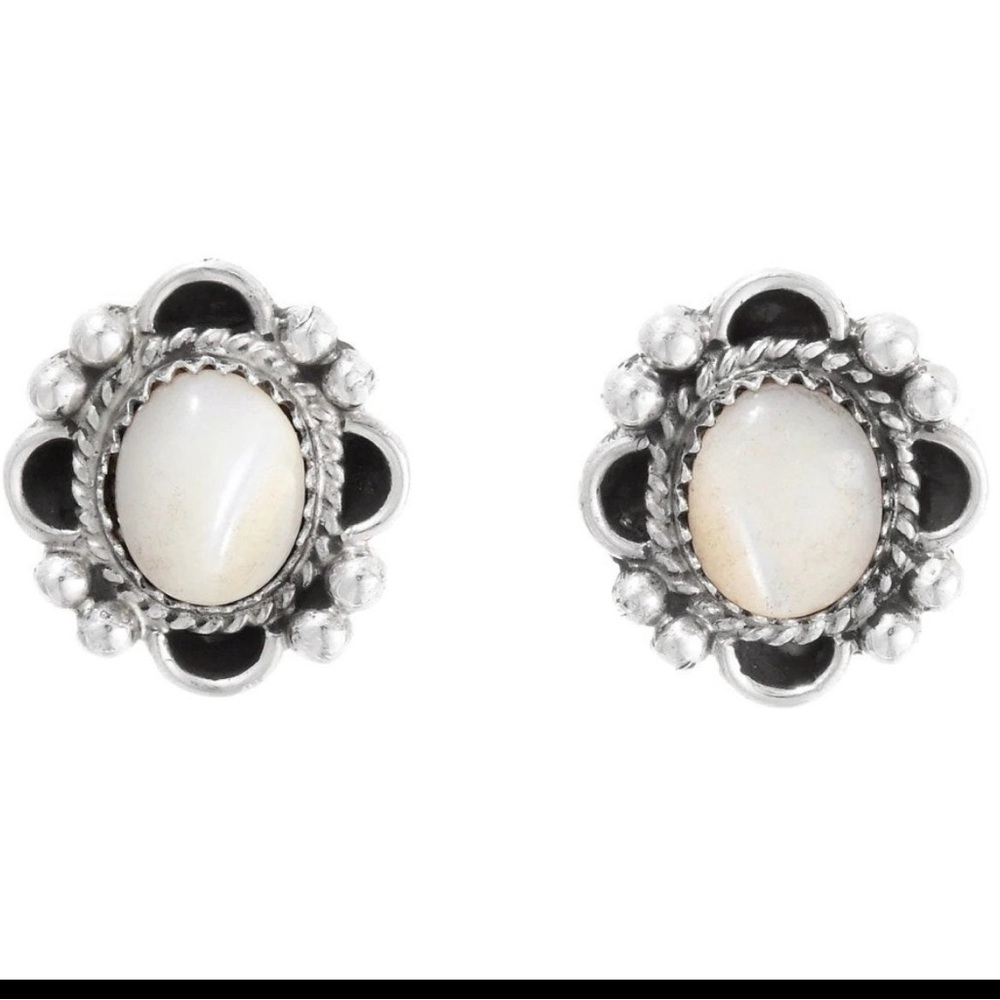 Authentic Navajo sterling silver and mother of pearl. Gorgeous! - Picture 2 of 3